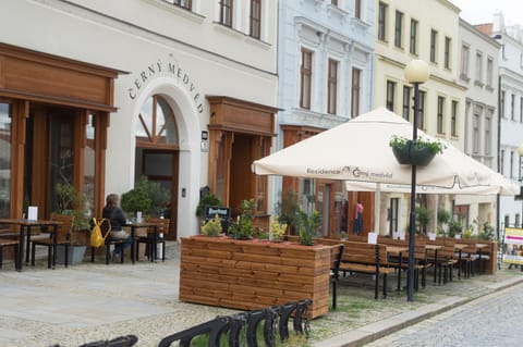 Restaurant/places to eat, Facade/entrance