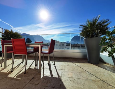 Balcony/Terrace, City view, Mountain view