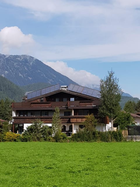 Property building, Natural landscape, Garden, Hiking