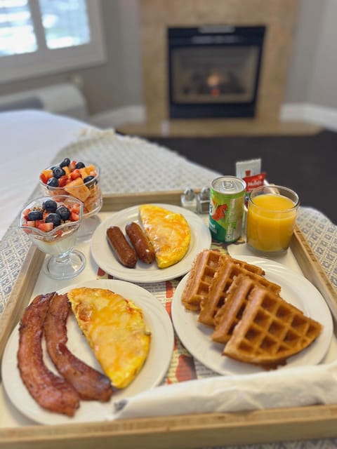 Bedroom, Breakfast