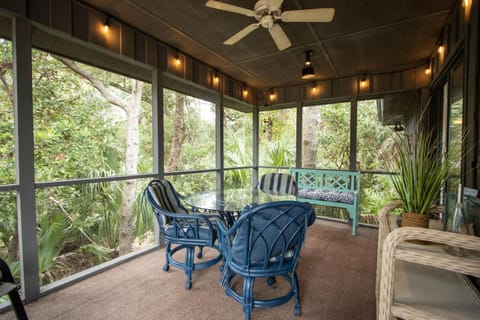 Day, Balcony/Terrace, Living room, Seating area