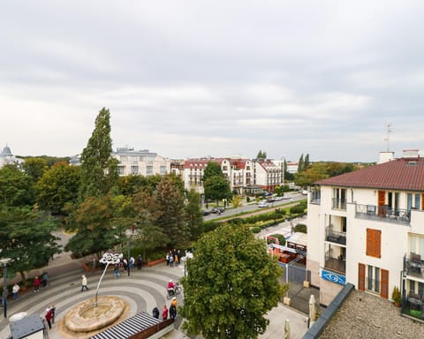 Property building, Day, Neighbourhood, City view