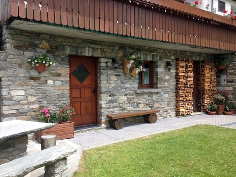 Facade/entrance, Bird's eye view, Garden, Decorative detail