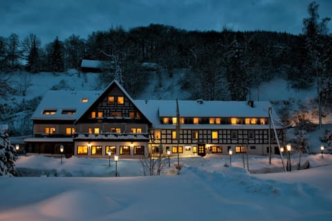 Facade/entrance, Night, Winter, Area and facilities