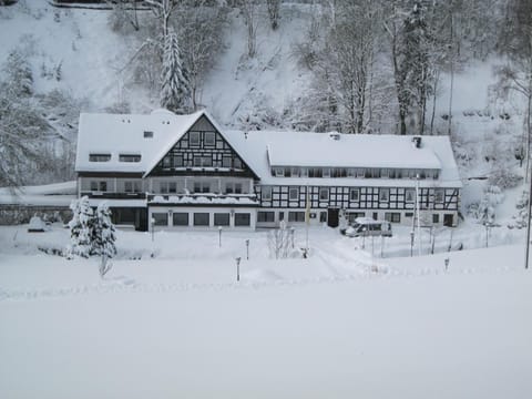 Facade/entrance, Winter, Area and facilities