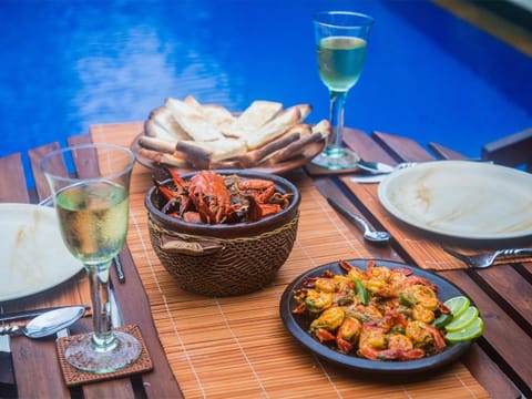 Food and drinks, Dining area, Pool view