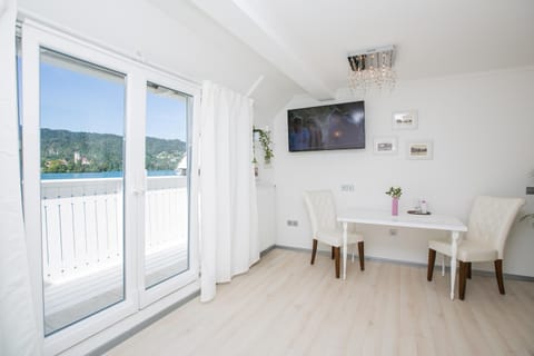 TV and multimedia, Balcony/Terrace, Living room, Dining area