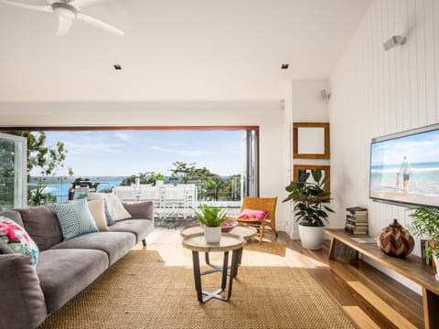 Luxury on the Hill, Noosa Heads Apartment in Noosa Heads