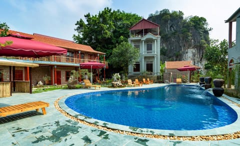 Property building, Swimming pool, Swimming pool