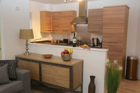 Coffee/tea facilities, Kitchen or kitchenette, Living room, Seating area