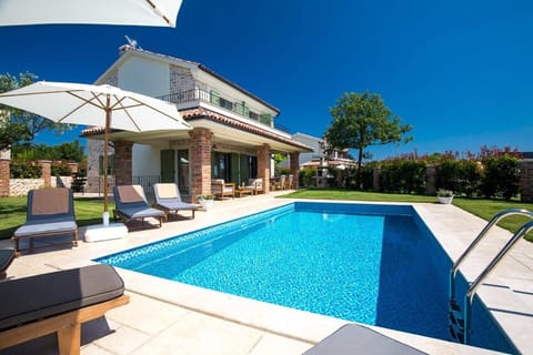 Property building, Garden, Balcony/Terrace, Swimming pool