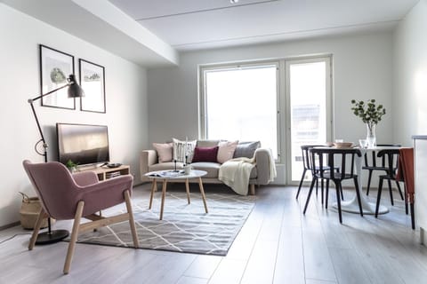 TV and multimedia, Living room, Seating area, Dining area