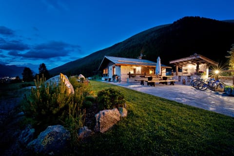 Property building, Neighbourhood, Garden