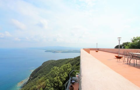 Castello di Populonia VILLA A MARE Apartment in Tuscany