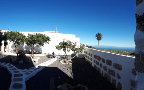 Garden view, Mountain view, Sea view, Time of day