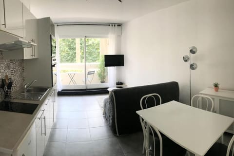 Charmant studio, centre-ville Apartment in Bourgogne-Franche-Comté