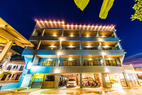 Srichada Hotel Khaolak - SHA Extra Plus Bed and Breakfast in Khuekkhak
