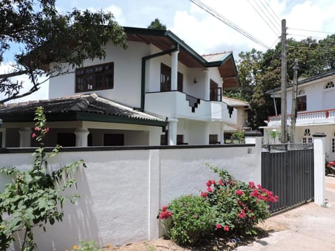 Facade/entrance, Neighbourhood