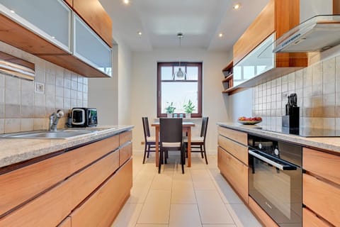 Kitchen or kitchenette, Dining area, dishwasher, minibar, pet friendly, stove, toaster