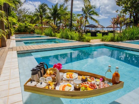 Swimming pool, Breakfast