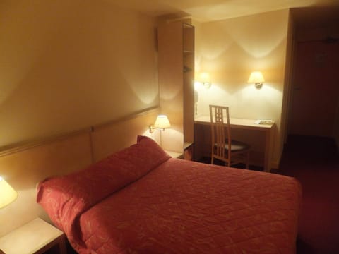 Bed, Seating area