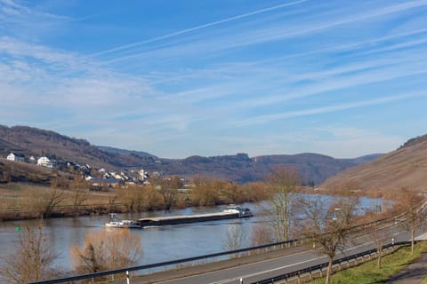 River view, Street view