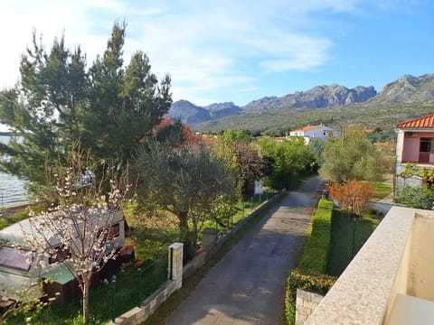 Balcony/Terrace, Mountain view