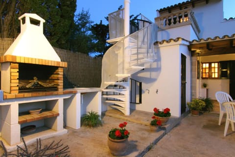 Roig Miquel house just 10m driving from Pollensa Villa in Raiguer
