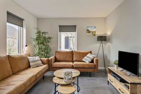 Zuiderdiep 37 - Noordzeepark Ouddorp NOT INTENDED FOR COMPANY OR WORK-RELATED STAYS House in Ouddorp