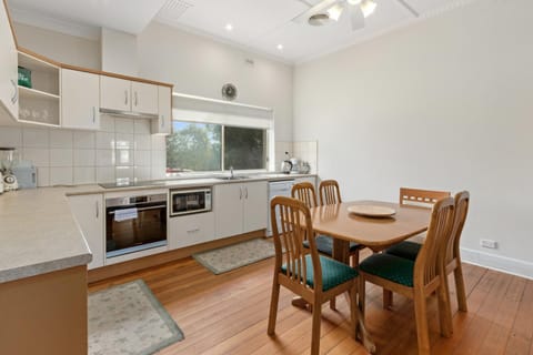 Kitchen or kitchenette, Dining area, kitchen