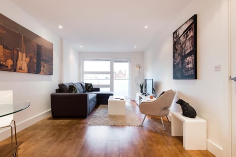 Luxury 2-Bed Flat parking and close to the tube Apartment in London Borough of Islington