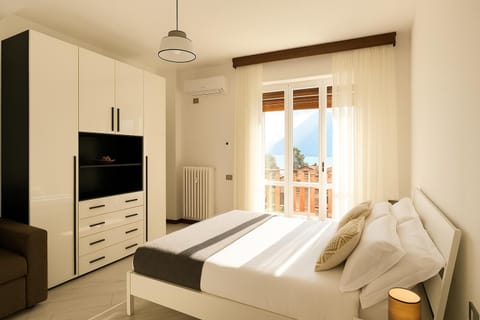 Bed, Natural landscape, Photo of the whole room, Bedroom, wardrobe