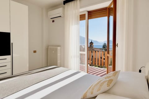 View (from property/room), Bedroom, Lake view