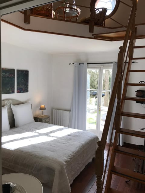 Rose Garden Mezzanine Bed and Breakfast in Giverny