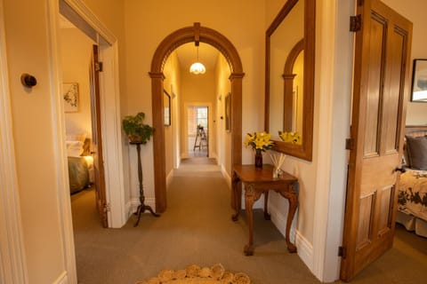 Facade/entrance, Photo of the whole room, Decorative detail