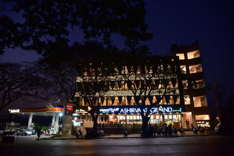 Le Oak Inn Hotel in Mysuru