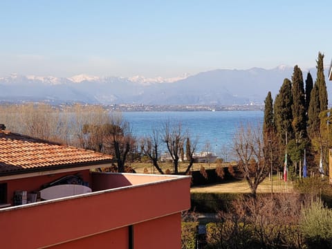 Property building, Balcony/Terrace, Lake view