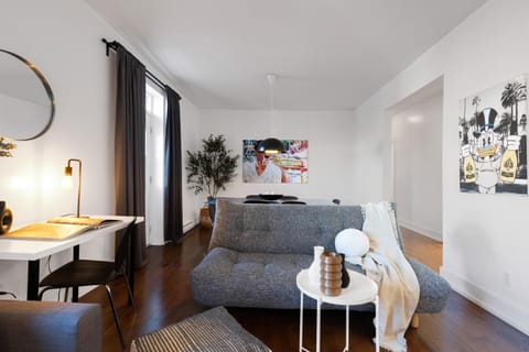 Liv MTL Chic Apartment hotel in Laval