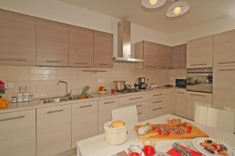 Coffee/tea facilities, Kitchen or kitchenette