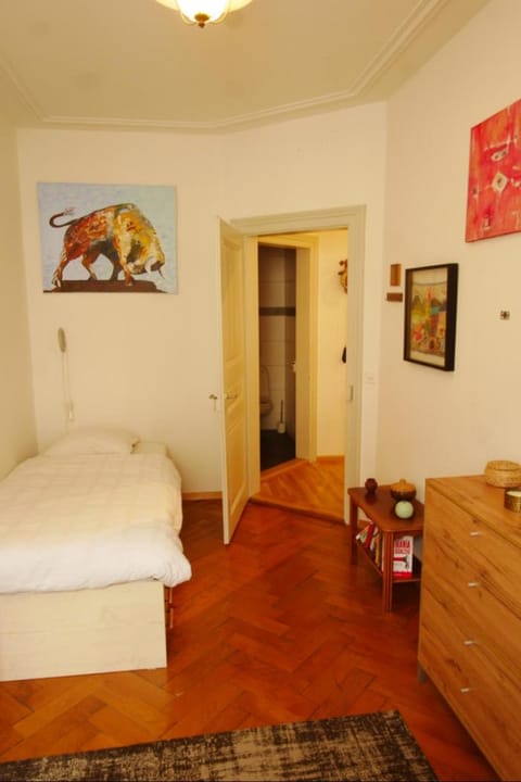 Beautiful apartment with 2 balconies 2 bedrooms Wohnung in Basel