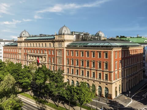 Property building, Facade/entrance, Day, City view, Location