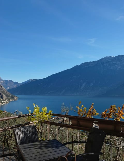 Balcony/Terrace, Lake view, Mountain view