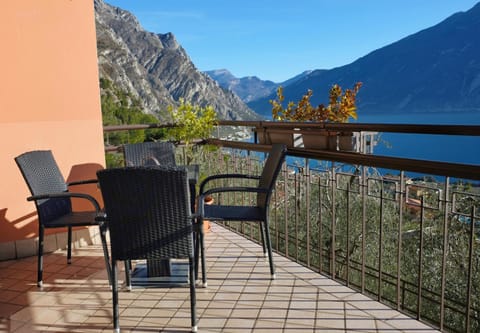 Balcony/Terrace, Mountain view