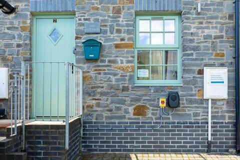 Ash Cottage Nature lodge in Wales