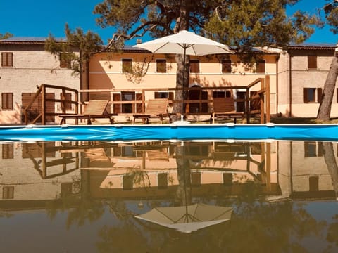 Villa Brettino- Pesaro mare e cultura - intera struttura con piscina Haus in Marche