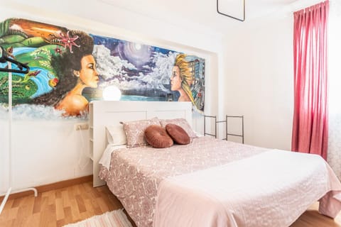 Bed, Photo of the whole room, Bedroom, cot, towels