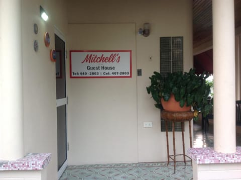 Mitchell's Guest House Alojamiento y desayuno in Saint Georges