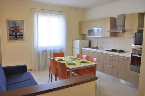 Property building, Kitchen or kitchenette, Dining area