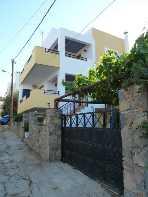 Chara's Residence Moradia in Lasithi