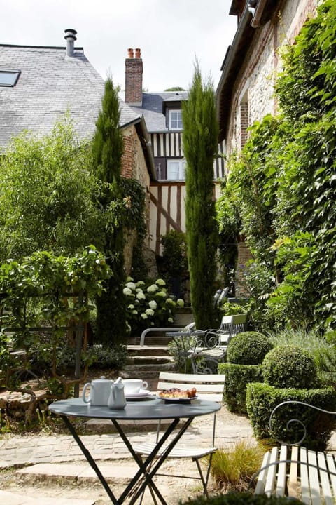 La Cour Sainte Catherine demeure de charme Bed and Breakfast in Honfleur